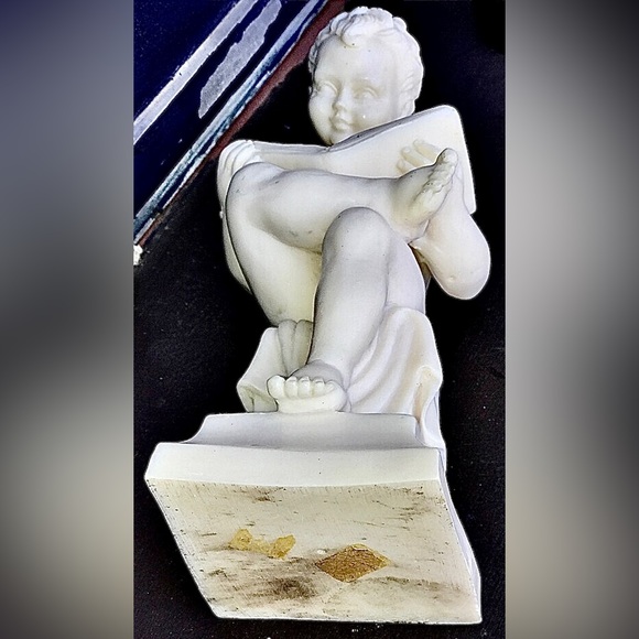 Vintage Ground Stone STUDIOUS YOUNG BOY Reading Book Figural Statue Figurine - Picture 10 of 10